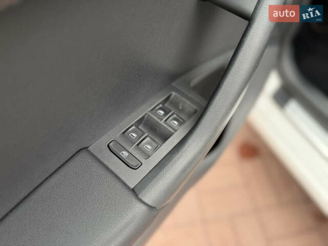 Белый Шкода Октавия, объемом двигателя 2 л и пробегом 230 тыс. км за 15300 $, фото 19 на Automoto.ua