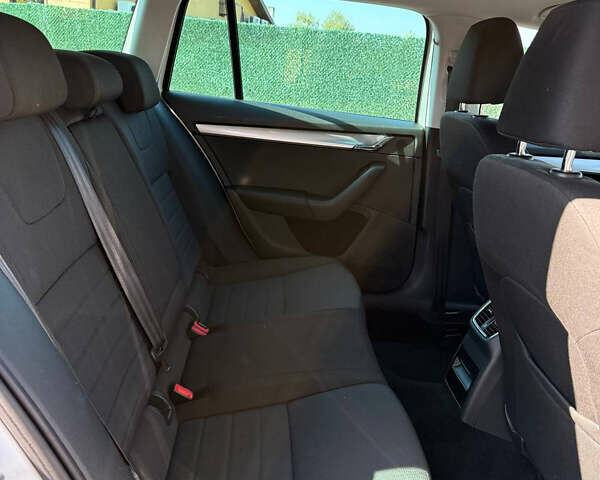 Білий Шкода Октавія, об'ємом двигуна 1.4 л та пробігом 260 тис. км за 11200 $, фото 16 на Automoto.ua