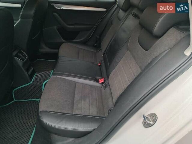 Білий Шкода Октавія, об'ємом двигуна 2 л та пробігом 328 тис. км за 8990 $, фото 22 на Automoto.ua