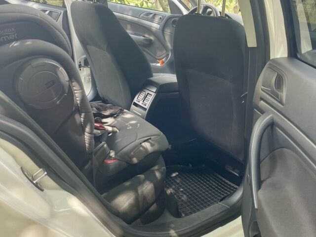 Білий Шкода Октавія, об'ємом двигуна 1.6 л та пробігом 180 тис. км за 10000 $, фото 6 на Automoto.ua