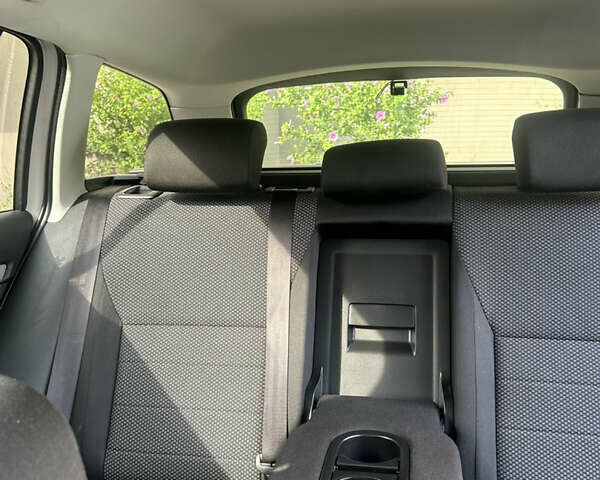 Білий Шкода Октавія, об'ємом двигуна 1.6 л та пробігом 207 тис. км за 10500 $, фото 9 на Automoto.ua
