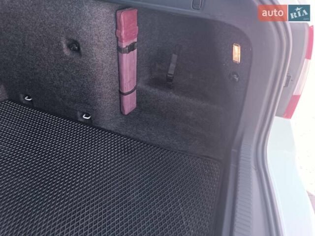 Білий Шкода Октавія, об'ємом двигуна 1.6 л та пробігом 297 тис. км за 10499 $, фото 28 на Automoto.ua