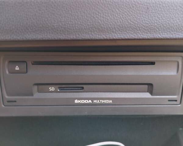 Шкода Октавия 2014 в Казатине на Automoto.ua Белый Шкода Октавия, объемом двигателя 1.97 л и пробегом 199 тыс. км за 11500 $, фото 16 на Automoto.ua