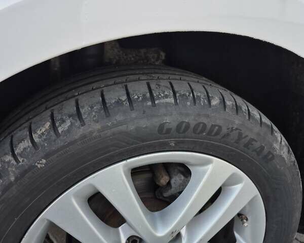 Шкода Октавія 2014 у Івано-Франківську на Automoto.ua Білий Шкода Октавія, об'ємом двигуна 1.6 л та пробігом 300 тис. км за 11250 $, фото 16 на Automoto.ua