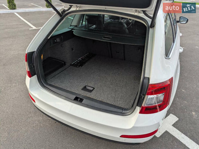 Белый Шкода Октавия, объемом двигателя 1.6 л и пробегом 338 тыс. км за 10399 $, фото 62 на Automoto.ua