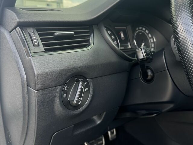 Білий Шкода Октавія, об'ємом двигуна 2 л та пробігом 288 тис. км за 12000 $, фото 8 на Automoto.ua