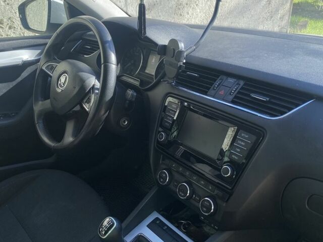 Шкода Октавия 2014 в Одессе на Automoto.ua Белый Шкода Октавия, объемом двигателя 2 л и пробегом 3 тыс. км за 9200 $, фото 3 на Automoto.ua