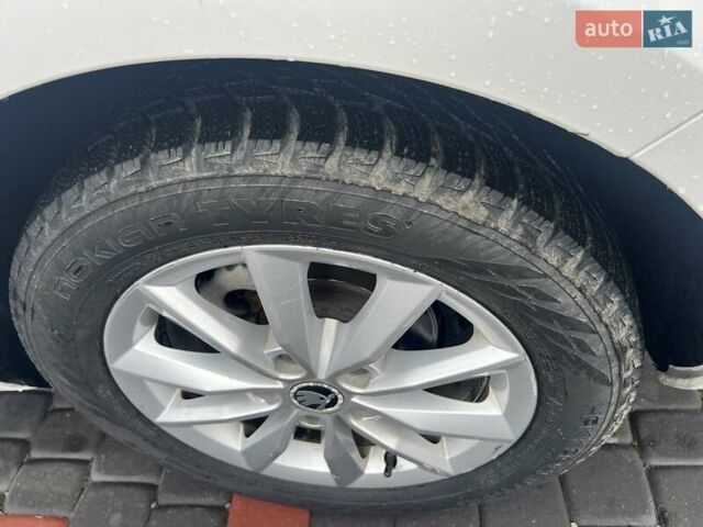 Белый Шкода Октавия, объемом двигателя 1.97 л и пробегом 310 тыс. км за 10950 $, фото 2 на Automoto.ua