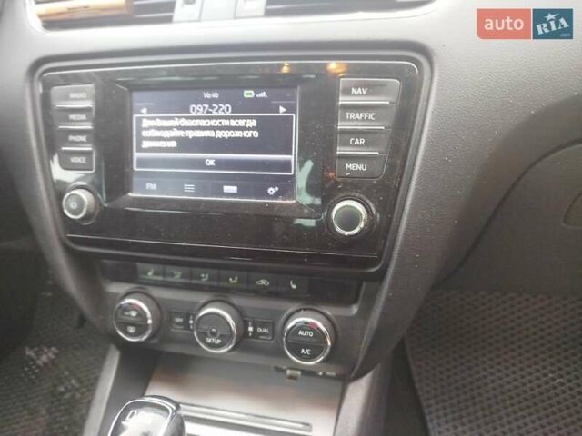 Білий Шкода Октавія, об'ємом двигуна 1.6 л та пробігом 350 тис. км за 8999 $, фото 10 на Automoto.ua