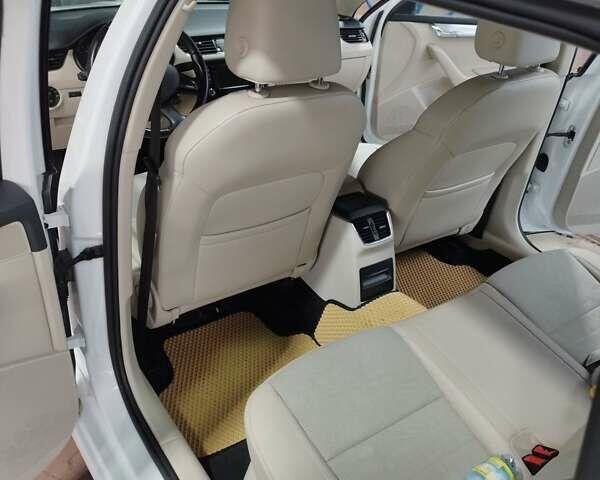 Шкода Октавія 2014 у Одесі на Automoto.ua Білий Шкода Октавія, об'ємом двигуна 2 л та пробігом 280 тис. км за 10500 $, фото 6 на Automoto.ua