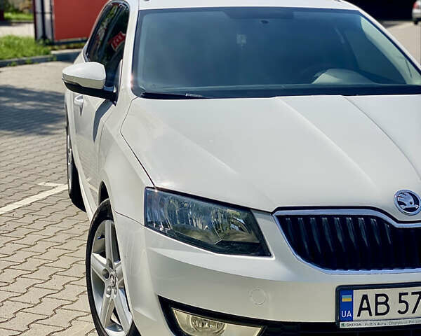Белый Шкода Октавия, объемом двигателя 1.6 л и пробегом 237 тыс. км за 8750 $, фото 2 на Automoto.ua