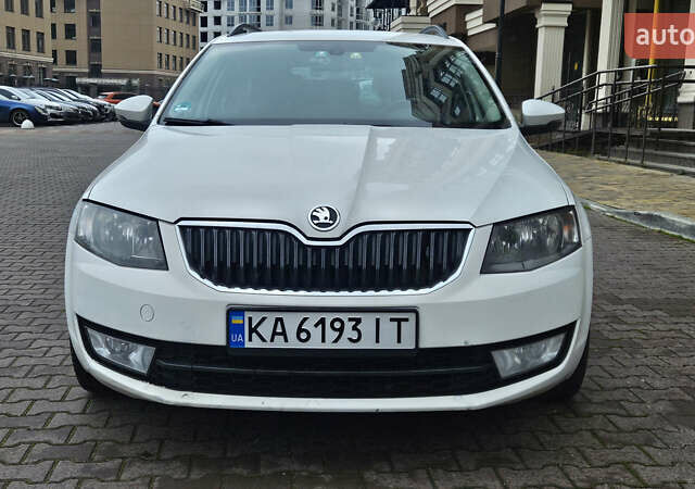 Белый Шкода Октавия, объемом двигателя 1.6 л и пробегом 303 тыс. км за 9700 $, фото 2 на Automoto.ua
