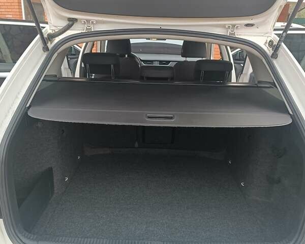 Білий Шкода Октавія, об'ємом двигуна 1.6 л та пробігом 255 тис. км за 9500 $, фото 9 на Automoto.ua
