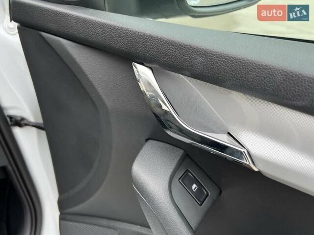 Белый Шкода Октавия, объемом двигателя 1.8 л и пробегом 182 тыс. км за 11650 $, фото 79 на Automoto.ua