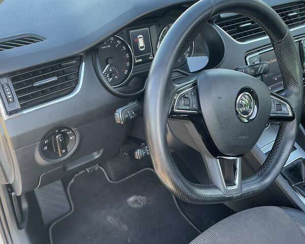 Белый Шкода Октавия, объемом двигателя 1.97 л и пробегом 303 тыс. км за 13500 $, фото 39 на Automoto.ua