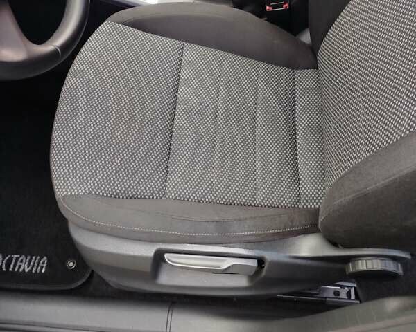 Шкода Октавия 2014 в Казатине на Automoto.ua Белый Шкода Октавия, объемом двигателя 1.97 л и пробегом 199 тыс. км за 11500 $, фото 13 на Automoto.ua