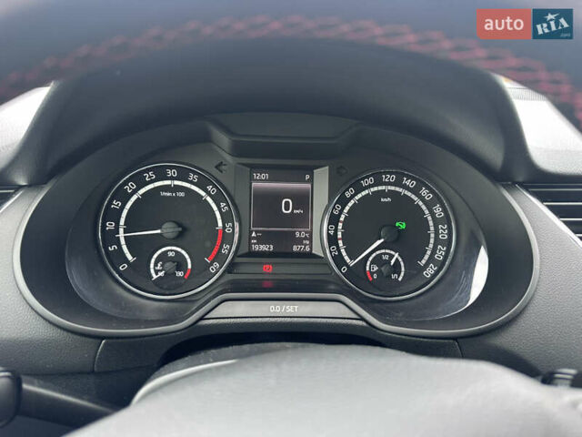 Білий Шкода Октавія, об'ємом двигуна 1.97 л та пробігом 193 тис. км за 11000 $, фото 10 на Automoto.ua