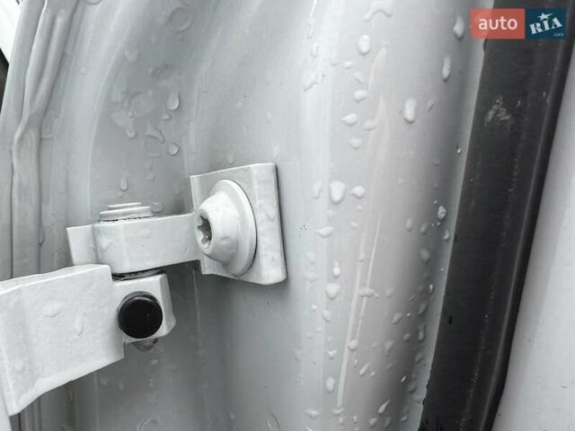 Белый Шкода Октавия, объемом двигателя 1.8 л и пробегом 182 тыс. км за 11650 $, фото 99 на Automoto.ua