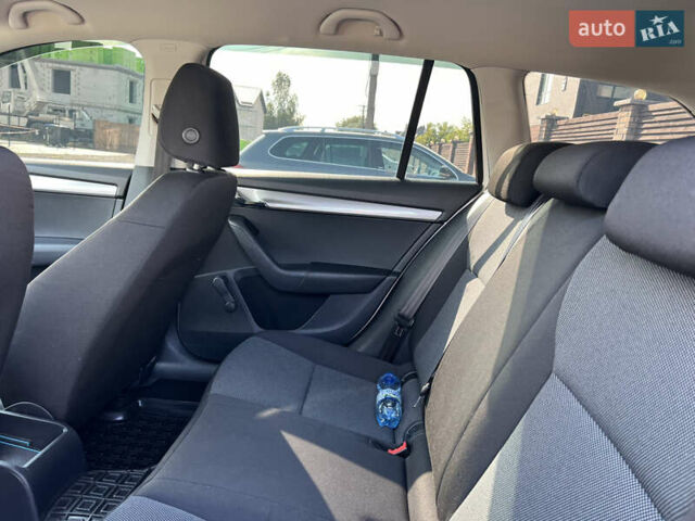 Белый Шкода Октавия, объемом двигателя 1.6 л и пробегом 248 тыс. км за 11500 $, фото 7 на Automoto.ua