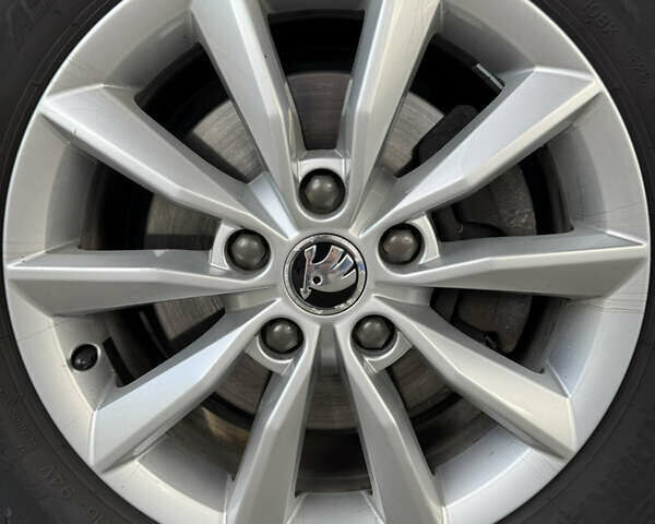 Белый Шкода Октавия, объемом двигателя 1.4 л и пробегом 197 тыс. км за 10400 $, фото 9 на Automoto.ua