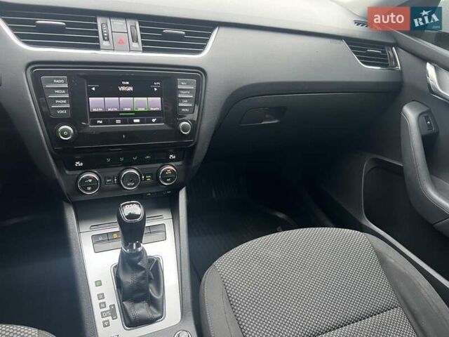 Белый Шкода Октавия, объемом двигателя 1.97 л и пробегом 310 тыс. км за 10950 $, фото 6 на Automoto.ua