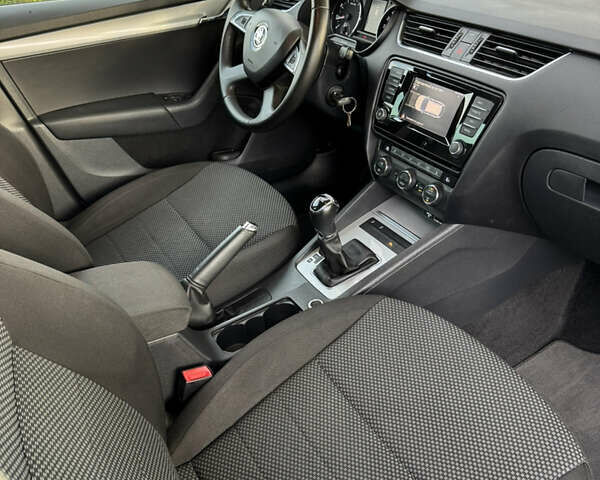 Белый Шкода Октавия, объемом двигателя 1.4 л и пробегом 197 тыс. км за 10400 $, фото 13 на Automoto.ua