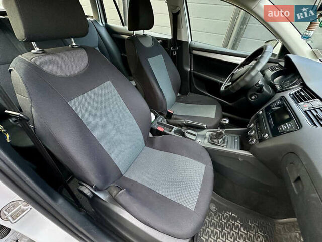 Білий Шкода Октавія, об'ємом двигуна 1.6 л та пробігом 230 тис. км за 9300 $, фото 9 на Automoto.ua