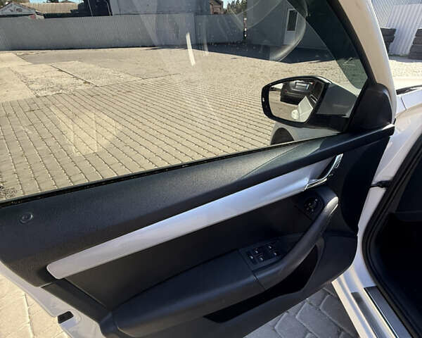 Белый Шкода Октавия, объемом двигателя 1.97 л и пробегом 235 тыс. км за 11900 $, фото 14 на Automoto.ua