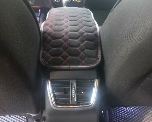 Белый Шкода Октавия, объемом двигателя 1.6 л и пробегом 241 тыс. км за 11300 $, фото 26 на Automoto.ua