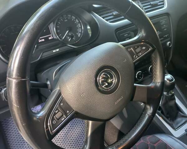 Белый Шкода Октавия, объемом двигателя 1.6 л и пробегом 241 тыс. км за 11300 $, фото 14 на Automoto.ua