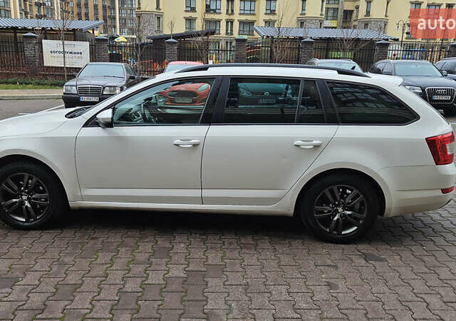 Белый Шкода Октавия, объемом двигателя 1.6 л и пробегом 303 тыс. км за 9700 $, фото 7 на Automoto.ua