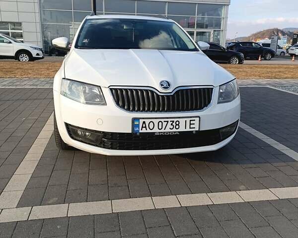 Білий Шкода Октавія, об'ємом двигуна 1.6 л та пробігом 300 тис. км за 9699 $, фото 3 на Automoto.ua