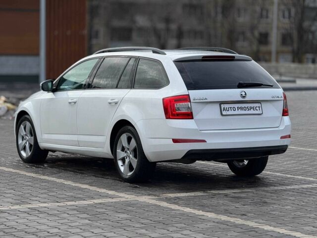 Белый Шкода Октавия, объемом двигателя 2 л и пробегом 259 тыс. км за 11300 $, фото 5 на Automoto.ua