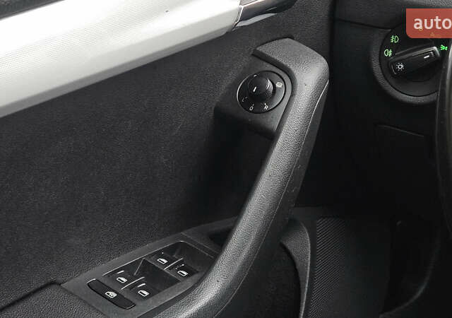 Белый Шкода Октавия, объемом двигателя 1.6 л и пробегом 303 тыс. км за 9700 $, фото 17 на Automoto.ua