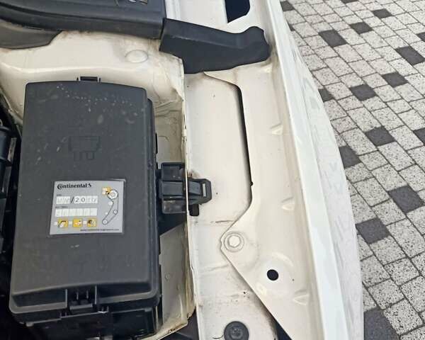 Белый Шкода Октавия, объемом двигателя 1.6 л и пробегом 280 тыс. км за 10450 $, фото 54 на Automoto.ua