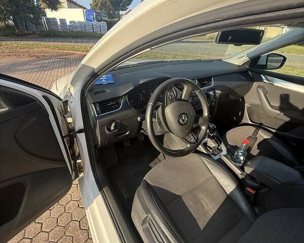 Білий Шкода Октавія, об'ємом двигуна 2 л та пробігом 266 тис. км за 10200 $, фото 5 на Automoto.ua