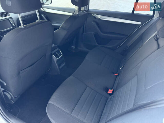 Белый Шкода Октавия, объемом двигателя 1.8 л и пробегом 182 тыс. км за 13000 $, фото 23 на Automoto.ua