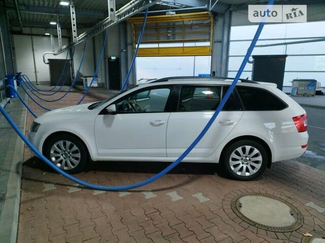 Шкода Октавія 2014 у Одесі на Automoto.ua Білий Шкода Октавія, об'ємом двигуна 2 л та пробігом 280 тис. км за 10500 $, фото 3 на Automoto.ua