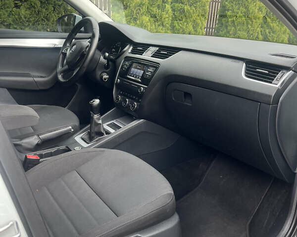 Білий Шкода Октавія, об'ємом двигуна 1.6 л та пробігом 172 тис. км за 9400 $, фото 23 на Automoto.ua