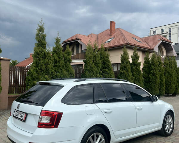 Білий Шкода Октавія, об'ємом двигуна 1.6 л та пробігом 172 тис. км за 9400 $, фото 12 на Automoto.ua