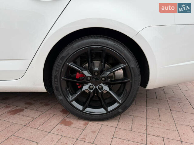 Белый Шкода Октавия, объемом двигателя 2 л и пробегом 230 тыс. км за 15300 $, фото 18 на Automoto.ua