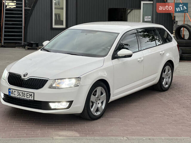 Белый Шкода Октавия, объемом двигателя 1.6 л и пробегом 240 тыс. км за 10300 $, фото 1 на Automoto.ua