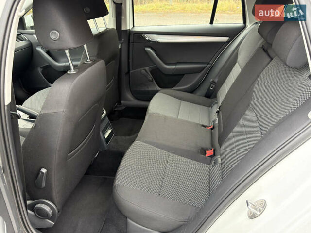 Білий Шкода Октавія, об'ємом двигуна 1.6 л та пробігом 204 тис. км за 11299 $, фото 35 на Automoto.ua