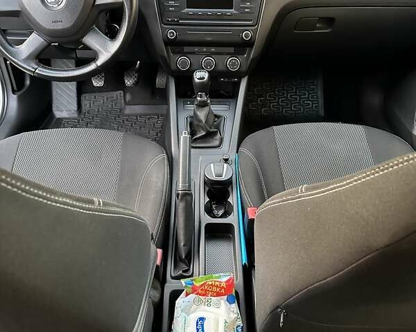 Білий Шкода Октавія, об'ємом двигуна 1.2 л та пробігом 149 тис. км за 8300 $, фото 3 на Automoto.ua