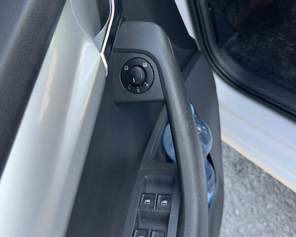 Белый Шкода Октавия, объемом двигателя 1.6 л и пробегом 224 тыс. км за 11500 $, фото 19 на Automoto.ua