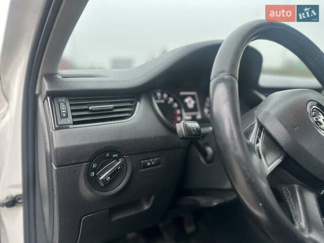 Білий Шкода Октавія, об'ємом двигуна 1.6 л та пробігом 284 тис. км за 8600 $, фото 30 на Automoto.ua