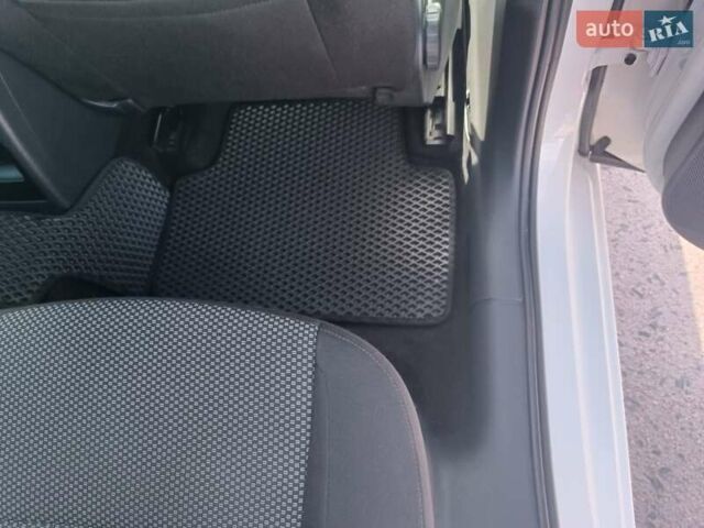 Білий Шкода Октавія, об'ємом двигуна 1.6 л та пробігом 297 тис. км за 10499 $, фото 27 на Automoto.ua