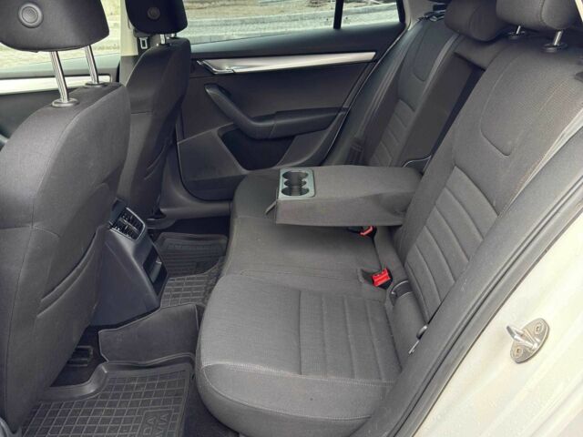 Белый Шкода Октавия, объемом двигателя 2 л и пробегом 259 тыс. км за 11300 $, фото 12 на Automoto.ua