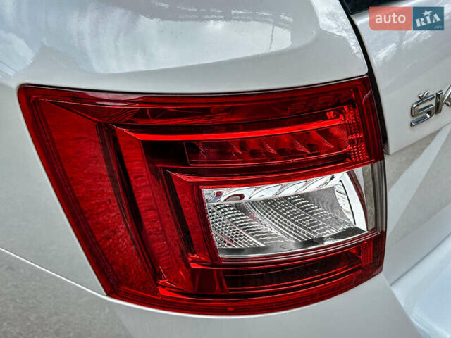 Белый Шкода Октавия, объемом двигателя 1.97 л и пробегом 220 тыс. км за 14500 $, фото 57 на Automoto.ua