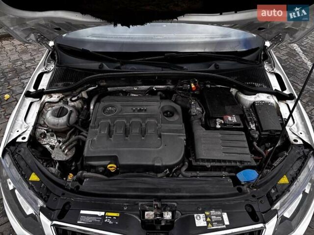 Білий Шкода Октавія, об'ємом двигуна 1.6 л та пробігом 285 тис. км за 10300 $, фото 8 на Automoto.ua